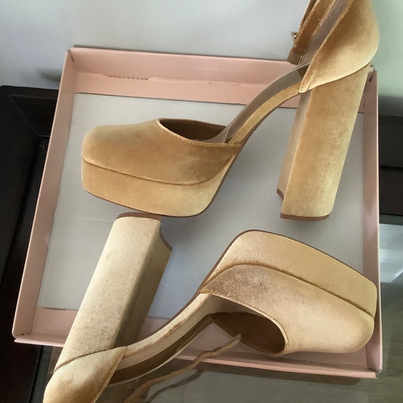 Gianna Bini GB Velvet Mustard/Gold Platform Heel Shoes Size 10 - Picture 2 of 10